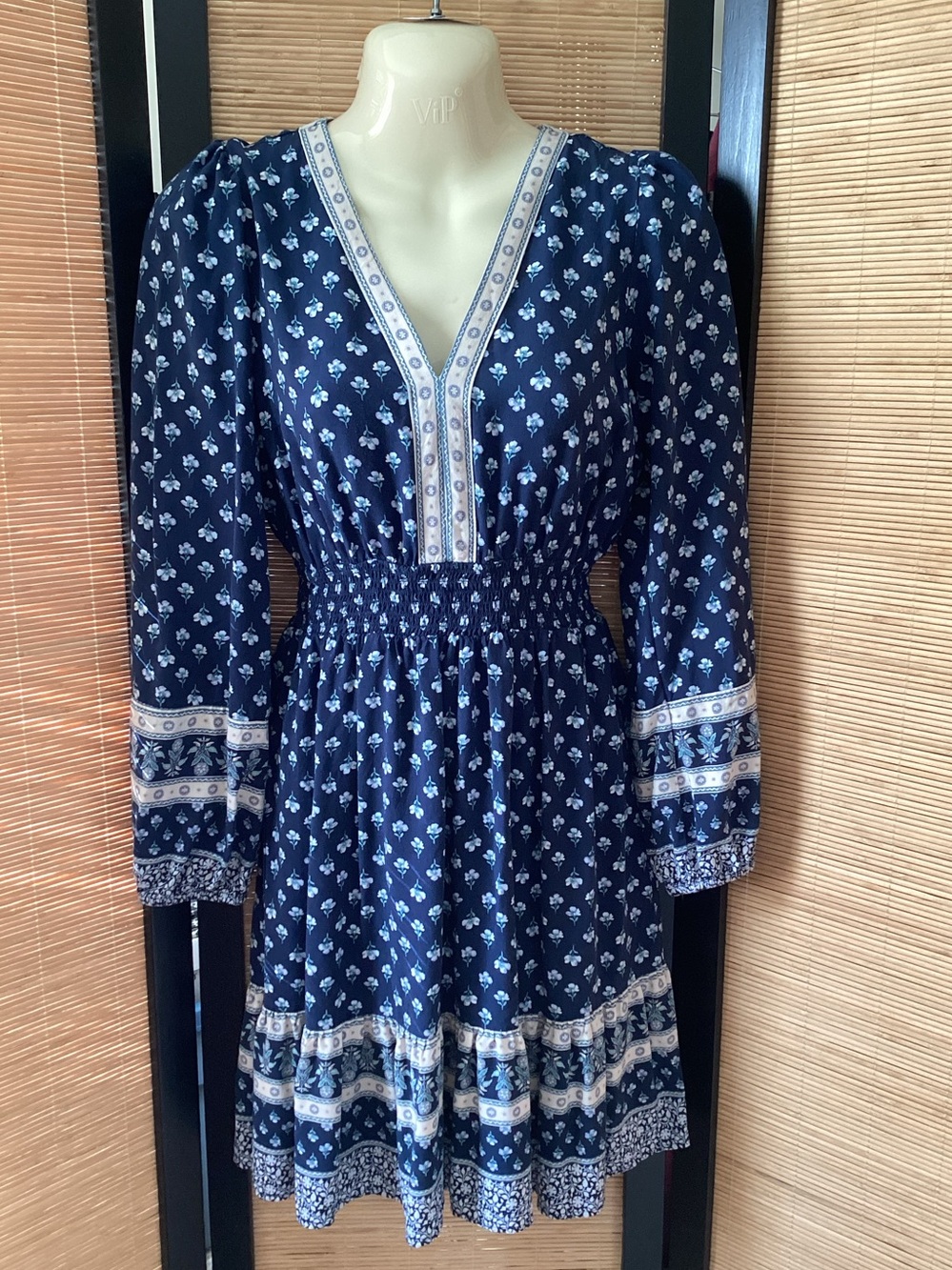 ❤️ LUCKY BRAND Smocked Waist Dress Sz S Navy Blue Floral V-Neck - Picture 2 of 10